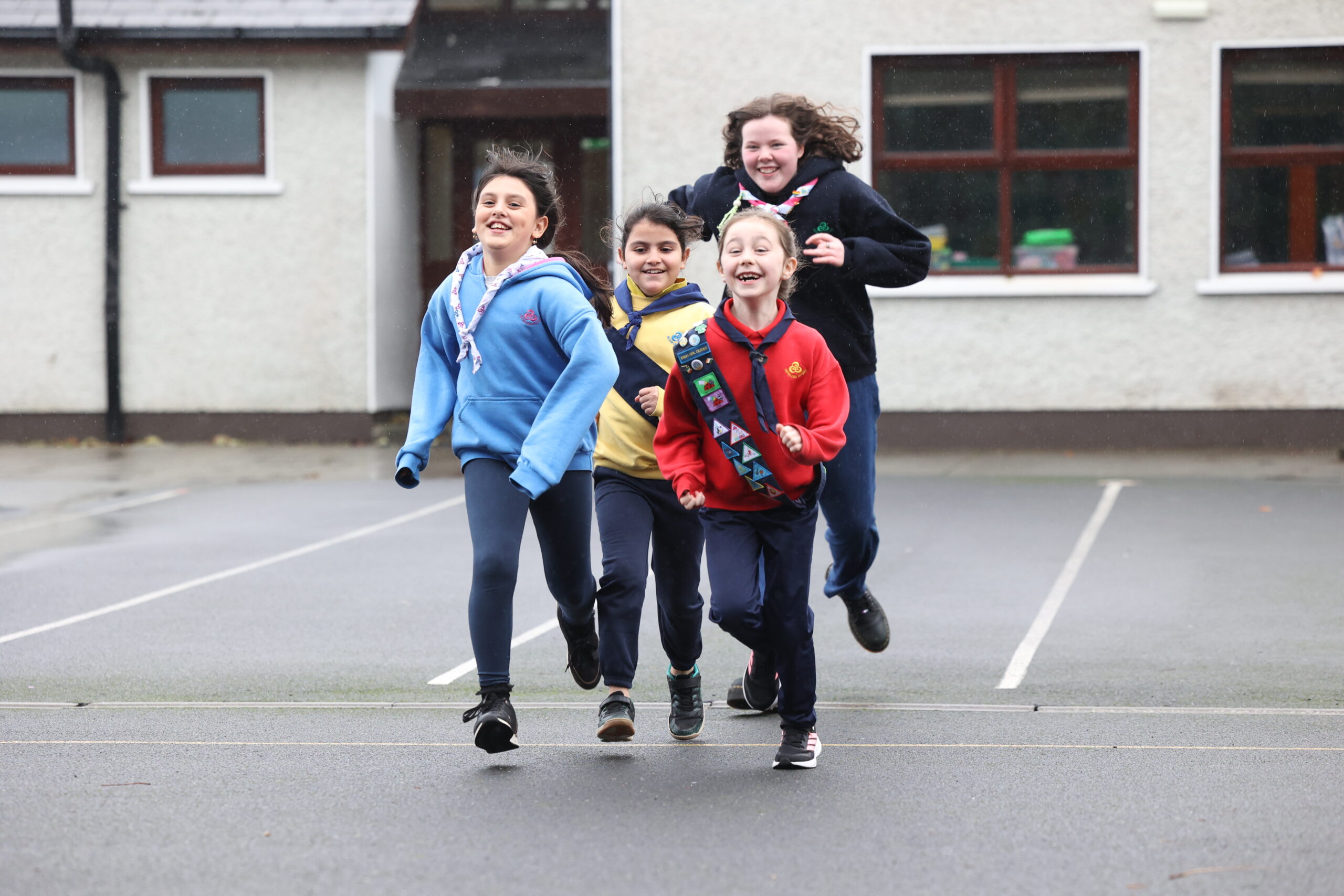 Irish-Girl-Guides-Ladybird-Brownie-Guide-Senior-Branch-Running